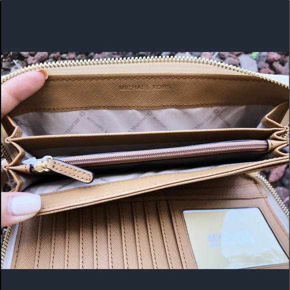 Gaby’sBags💕👜Michael Kors Wallet - Picture 6 of 7